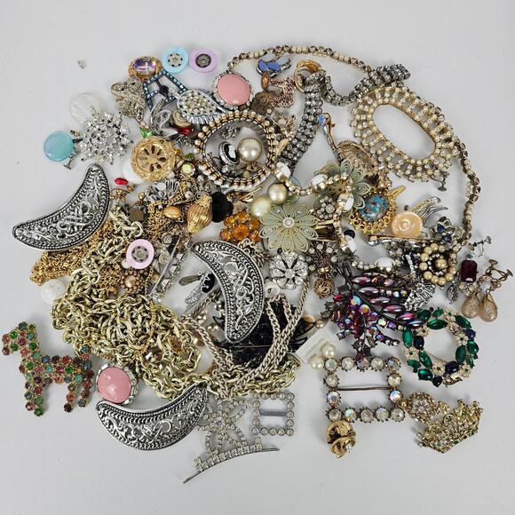 VTG  junk drawer jewelry lot 2 lbs crafts upcycling hobby - Picture 1 of 6